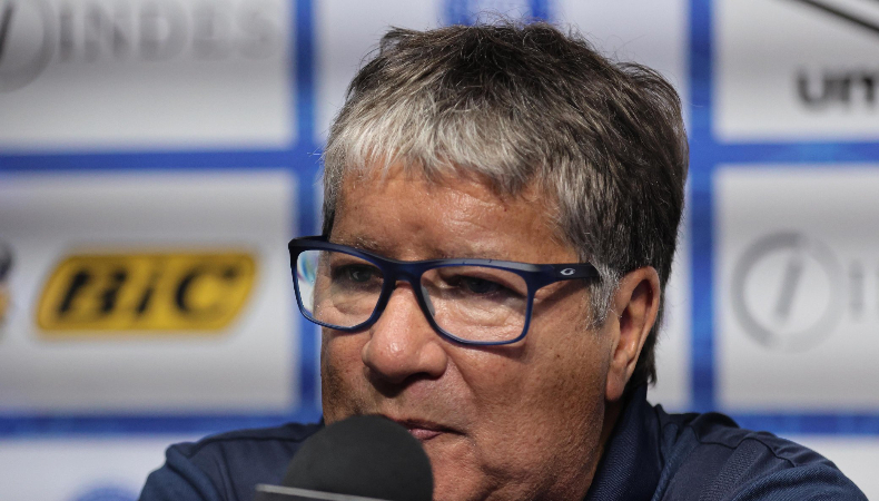 El técnico colombiano de la Selecta, Hernán Darío 