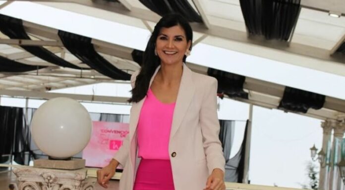 Lourdes Lara se roba las miradas al festejar con un estilo digno de concurso de belleza y deja en el aire la gran incógnita: ¿cuántos años cumple?