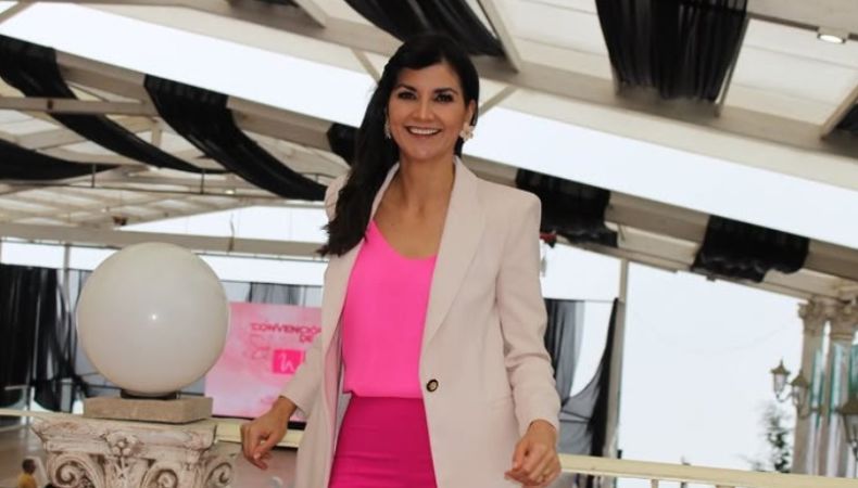 Lourdes Lara se roba las miradas al festejar con un estilo digno de concurso de belleza y deja en el aire la gran incógnita: ¿cuántos años cumple?