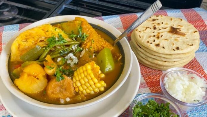 De la cocina a la mesa la sopa de pata que conquista paladares