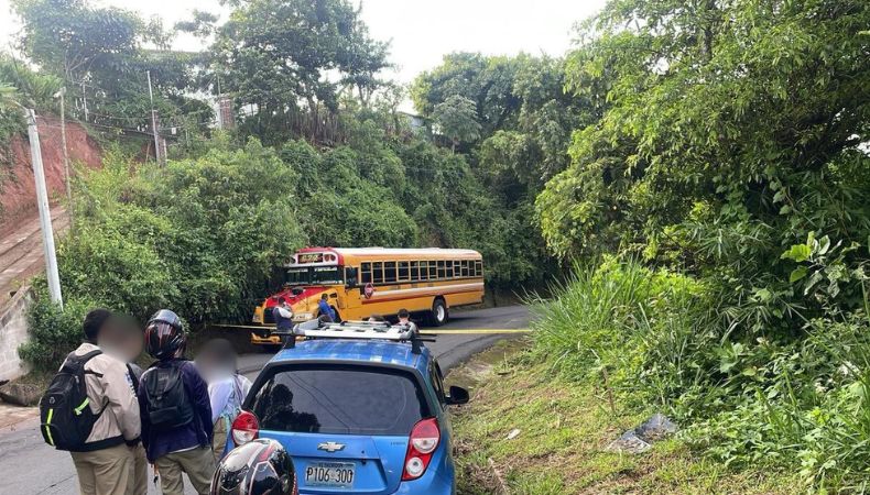 Un motociclista murió en un accidente de tránsito ocurrido en la carretera hacia Comasagua en el caserío 3 de Mayo, informó la alcaldía de La Libertad Sur.