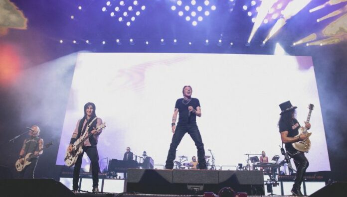 Concierto de Guns N’ Roses será en el Mágico González El concierto de Guns N’ Roses se realizaría en el Estadio Cuscatlán, pero este jueves se anunció el cambio de sede.