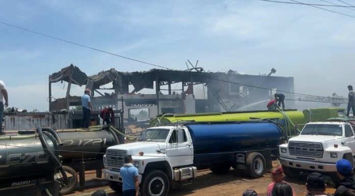 Una explosión se registró en una fábrica de fuegos artificiales en Venezuela, que dejó al menos 23 heridos y centenares de viviendas destruidas.