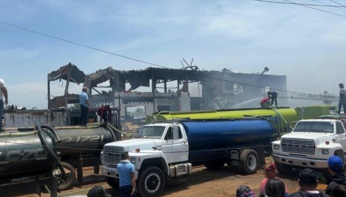 Más de 20 heridos tras explosión en fábrica de fuegos artificiales en Venezuela Una explosión se registró en una fábrica de fuegos artificiales en Venezuela, que dejó al menos 23 heridos y centenares de viviendas destruidas.