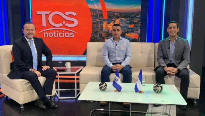César Flores convierte el senderismo en ayuda con Tepecoyo Querido César Flores es finalista de “Salvadoreños Comprometidos” con “Tepecoyo Querido”, una iniciativa que combina senderismo y ayuda comunitaria.