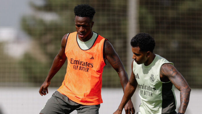 Real Madrid expone su invicto y liderato ante la Real Sociedad Real Madrid expone su liderato en la visita a la Real Sociedad por la cuarta fecha del campeonato español.