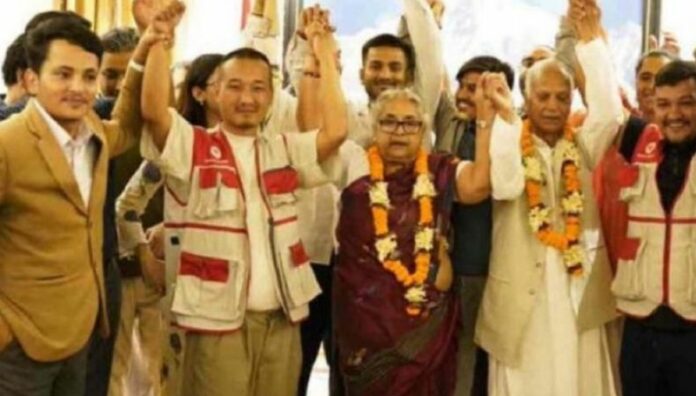 Sushila Karki asume como Primera Ministra de Nepal Sushila Karki, expresidenta del Supremo, liderará un gobierno interino tras los disturbios que dejaron muertos, caos y miles de prófugos.