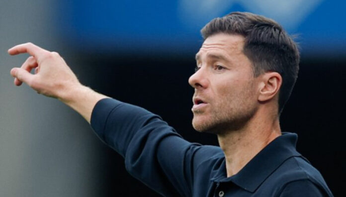 Xabi Alonso técnico del Real Madrid El técnico español del Real Madrid, Xabi Alonso, habló tras la polémica expulsión del defensa central ante la Real Sociedad.