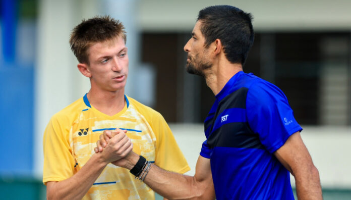 El Salvador arranca con dos derrotas la serie de Copa Davis El Salvador perdió los dos encuentros de este sábado en el inicio de la serie ante Rumanía en la Copa Davis.