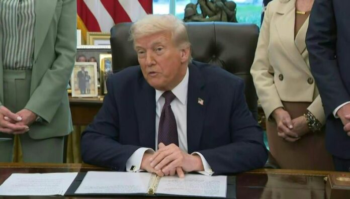 Trump firma decreto para enviar a la Guardia Nacional a Memphis Trump ordena el envío de la Guardia Nacional a Memphis para reforzar la seguridad en medio de su ofensiva contra la criminalidad en ciudades gobernadas por demócratas.