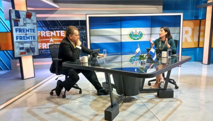 El Salvador registra crecimiento en su economía María Luis Hayem La ministra de Economía, María Luis Hayem, destacó el crecimiento económico del país, y anunció nuevas zonas francas.