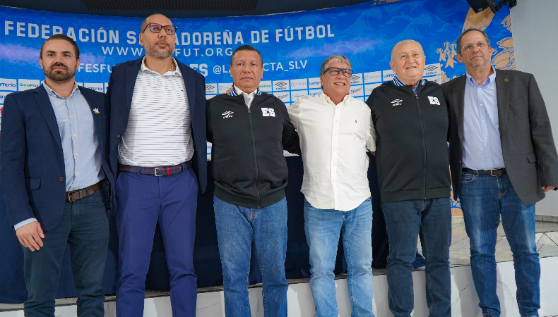 La FESFUT presentó al estratega colombiano como el nuevo asesor técnico de las selecciones juveniles de El Salvador.
