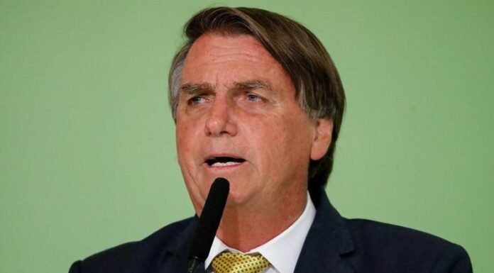 El expresidente brasileño Jair Bolsonaro, condenado la semana pasada por golpismo, sufre un problema renal y anemia y permanecerá por ahora en el hospital de Brasilia donde ingresó el ayer, así lo informó el centro de salud.