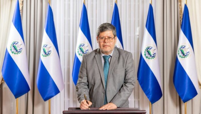 Juramentan a Dagoberto Arévalo como nuevo presidente de ANDA El presidente Nayib Bukele juramentó a Dagoberto Arévalo como nuevo titular de la Administración Nacional de Acueductos y Alcantarillados (ANDA).