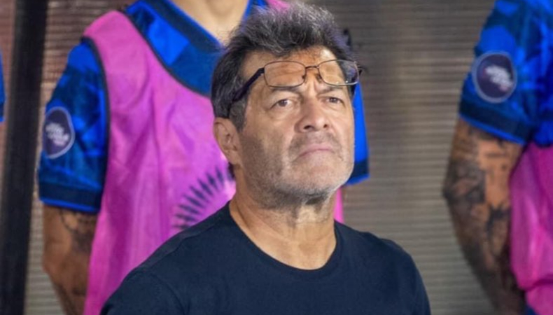 El presidente del INDES, Yamil Bukele, reveló detalles de una posible vuelta a la selección del técnico Hugo Pérez.