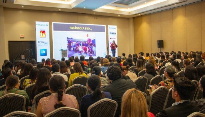 Conoce los temas del II Congreso Internacional sobre Salud Mental en El Salvador Durante tres días, el II Congreso Internacional sobre Salud Mental reunirá a expertos de cinco países en conferencias y talleres. El encuentro, que ya tiene definida su agenda, será un espacio clave para presentar estrategias innovadoras en el abordaje de la salud mental.