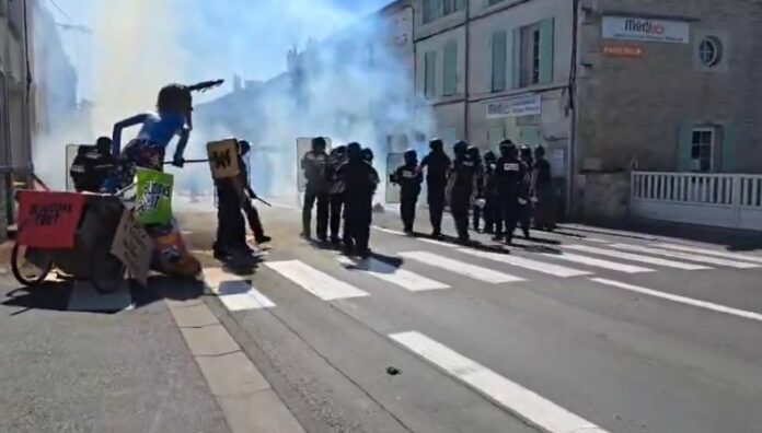 Francia enfrenta una nueva jornada de protestas contra ajustes económicos Francia vive una nueva jornada de huelgas y protestas sindicales contra el plan de ajuste fiscal del gobierno de Emmanuel Macron.