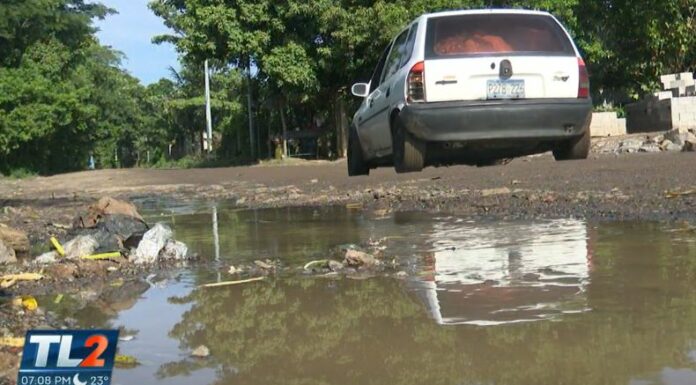 El presidente Nayib Bukele destacó el civismo de estudiantes de Los Toles, Ahuachapán Centro, que marcharon en calles en mal estado durante el 15 de septiembre. Ahora ya se trabaja en reparar la vía y la escuela del lugar.