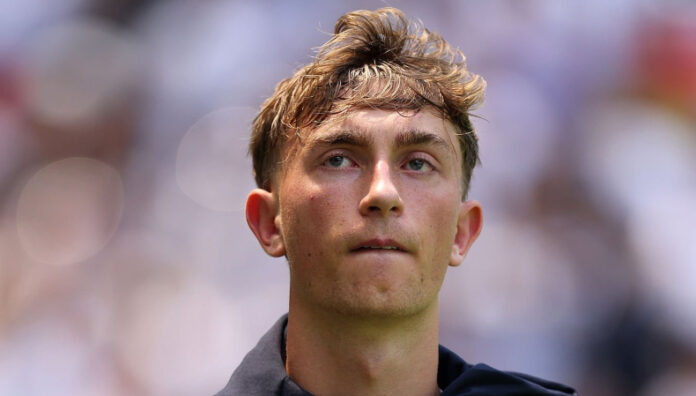 Dean Huijsen expulsado ante la Real Sociedad El defensa del Real Madrid, Dean Huijsen ya recibió la sanción por parte de la Comisión Disciplinaria de la Federación Española de Fútbol.