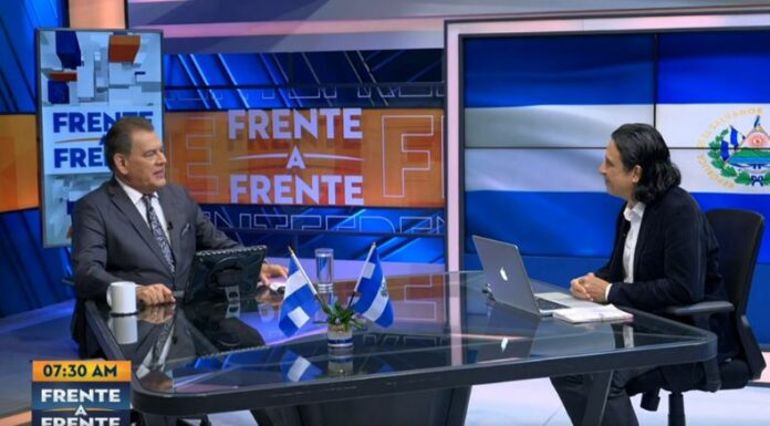 El historiador Ricardo Castellón expuso cómo los productos asiáticos transformaron la economía centroamericana desde hace tres siglos.