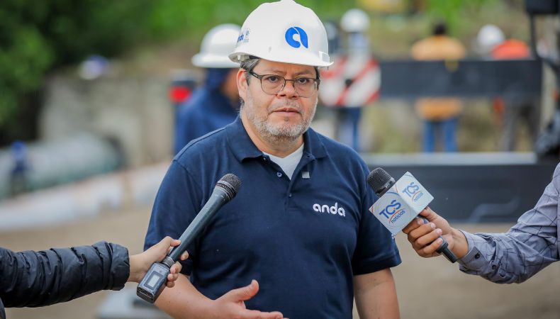 ANDA informó avances en la reparación de la tubería de 48 pulgadas del Sistema Zona Norte, ubicada entre la Estación Central y San Ramón, en Apopa.