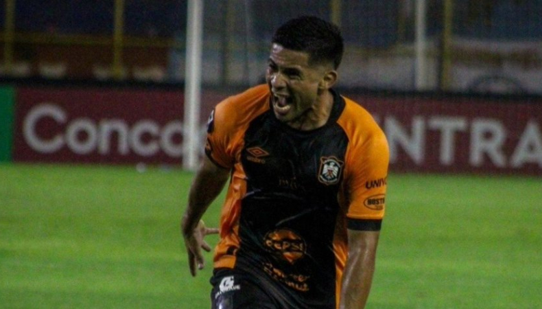 El futbolista salvadoreño anotó un auténtico golazo ante el Club Olimpia en la Copa Centroamericana de la CONCACAF.