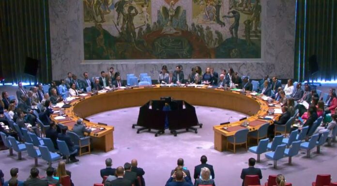 El Consejo de Seguridad de Naciones Unidas aprobó el viernes la reimposición de fuertes sanciones económicas a Irán por su programa nuclear.