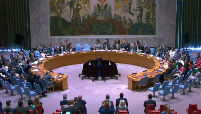 ONU aprueba reimponer sanciones a Irán por programa nuclear El Consejo de Seguridad de Naciones Unidas aprobó el viernes la reimposición de fuertes sanciones económicas a Irán por su programa nuclear.