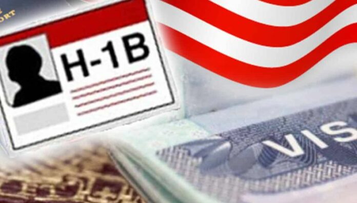 Trump eleva a $100,000 el costo de las visas de trabajo H-1B La nueva tarifa para las visas H-1B forma parte de una ofensiva más amplia por parte de la administración de Donald Trump.