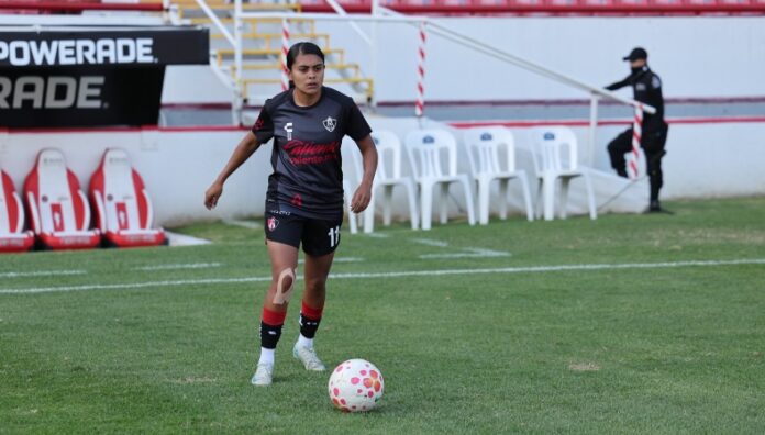 Brenda Cerén sigue anotando goles en México La salvadoreña Brenda Cerén anotó un golazo en la victoria del Atlas Femenil ante el Necaxa en la Liga MX.