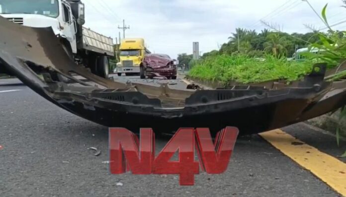 Accidente de tránsito deja una persona fallecida en la carretera a Sonsonate Una persona perdió la vida este lunes en un accidente de tránsito registrado en el desvío de San Julián, en la carretera a Sonsonate.