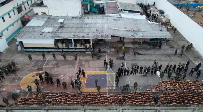 Un motín en la cárcel de Machala dejó 14 reclusos muertos y un guía penitenciario asesinado.