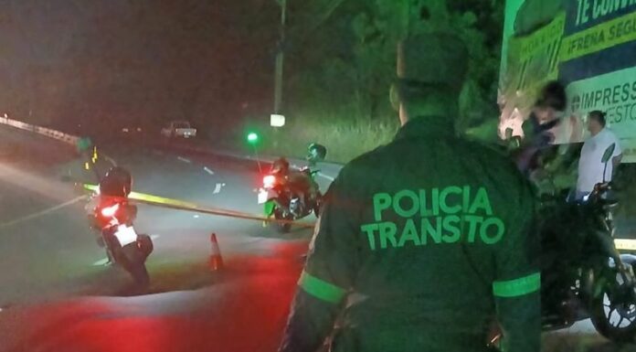 Una menor de 17 años murió anoche en un accidente de tránsito registrado en la curva El Papaturro, carretera al Puerto de La Libertad.