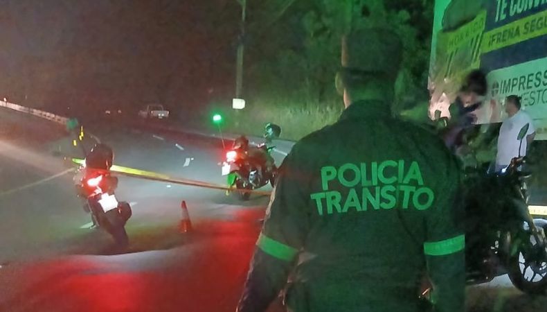 Una menor de 17 años murió anoche en un accidente de tránsito registrado en la curva El Papaturro, carretera al Puerto de La Libertad.