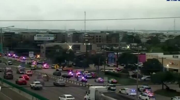 Una persona falleció y otras dos resultaron heridas tras el ataque de un presunto francotirador contra un centro de detención de migrantes en Dallas, Texas, EE. UU.