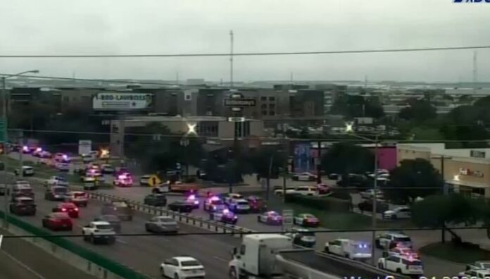 Un muerto y dos heridos en ataque a centro de detención de migrantes en EE. UU. Una persona falleció y otras dos resultaron heridas tras el ataque de un presunto francotirador contra un centro de detención de migrantes en Dallas, Texas, EE. UU.