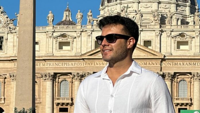 Un instante inolvidable Henry Urbina y el mensaje del Papa León XIV El conductor de Viva la Mañana recorrió uno de los lugares más visitados del mundo, realizó una oración y terminó sorprendido por un mensaje que no se esperaba.