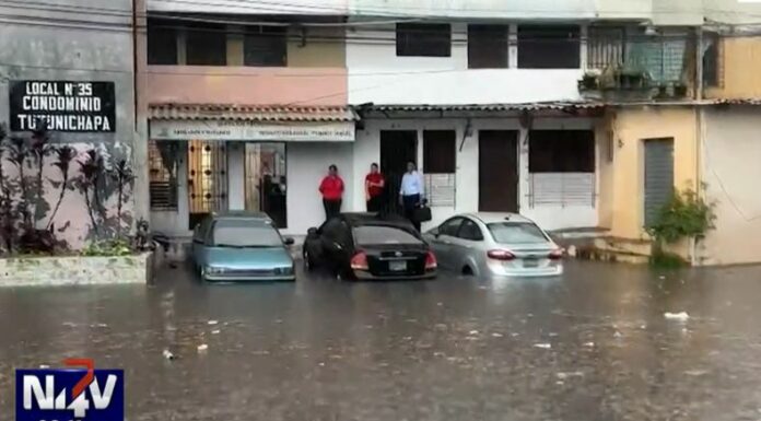 Conducir en calles inundadas pone en peligro la vida y puede arruinar por completo un vehículo.