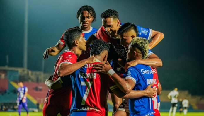 FAS venció a Hércules Club Deportivo FAS se impuso en casa a CD Hércules y se mantiene a tres puntos de los líderes del Apertura 2025.