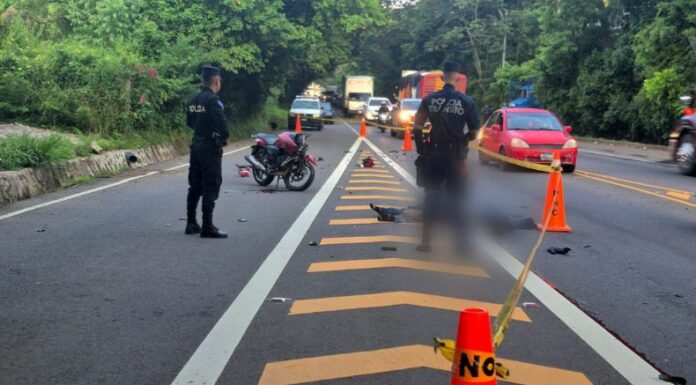 La PNC reportó que un motociclista falleció en un accidente de tránsito registrado en el km 113 de la carretera Panamericana, en el distrito de Lolotique, San Miguel Oeste.