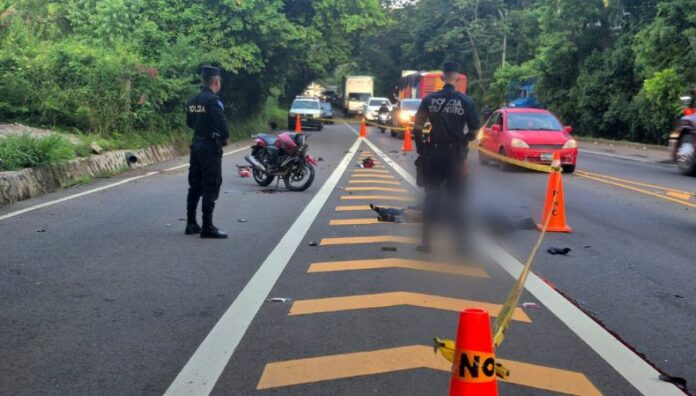 Motociclista fallece en accidente de tránsito en Lolotique, San Miguel Oeste La PNC reportó que un motociclista falleció en un accidente de tránsito registrado en el km 113 de la carretera Panamericana, en el distrito de Lolotique, San Miguel Oeste.