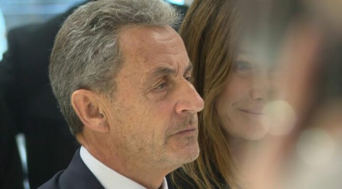 El expresidente Nicolas Sarkozy fue condenado en Francia a cinco años de prisión por el presunto financiamiento ilegal de su campaña de 2007 con fondos libios.