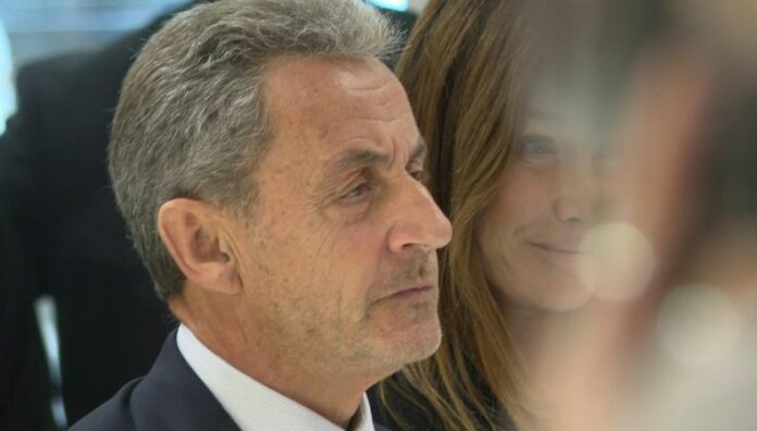 Expresidente francés, Nicolas Sarkozy es condenado a cinco años de prisión El expresidente Nicolas Sarkozy fue condenado en Francia a cinco años de prisión por el presunto financiamiento ilegal de su campaña de 2007 con fondos libios.