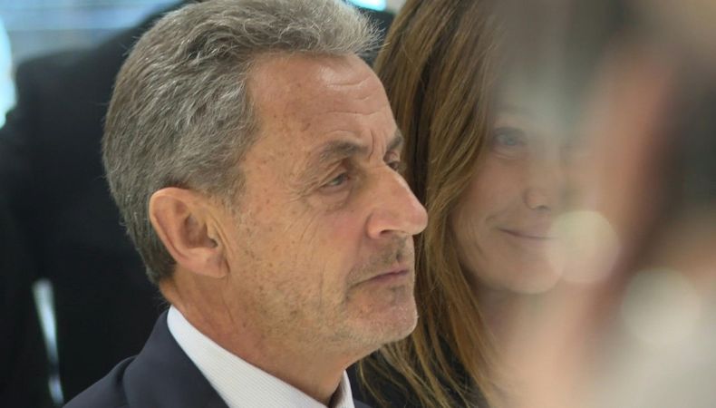 El expresidente Nicolas Sarkozy fue condenado en Francia a cinco años de prisión por el presunto financiamiento ilegal de su campaña de 2007 con fondos libios.