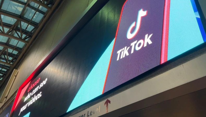 Donald Trump firmó una orden ejecutiva que apoya el acuerdo propuesto para poner TikTok bajo propiedad de Estados Unidos.