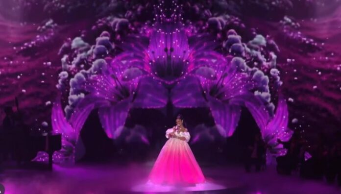 ¡Natti Natasha tiñó de rosa los Premios Juventud! Así reveló el sexo de su bebé La artista dominicana convirtió su show en Panamá en el escenario ideal para confirmar que espera una niña junto a Raphy Pina.