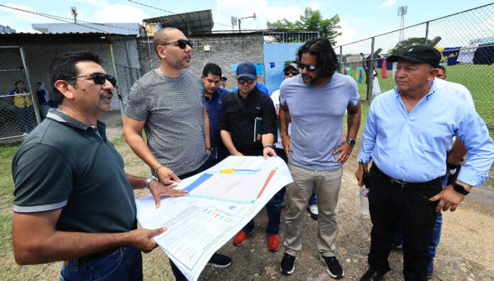 INDES inicia visitas a estadios de Primera División para ser remodelados El INDES ejecutará la segunda fase del PRODEPORTE en el que se remodelarán varios estadios de la Primera División.