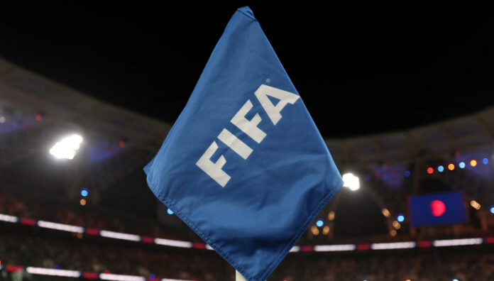 FIFA sancionó a Malasia por documentos falsificados La Comisión Disciplinaria de la FIFA impuso sanciones a la Federación Malasia de Fútbol y a siete jugadores por falsificar documentos.