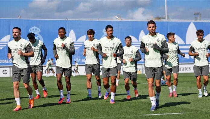 Real Madrid se enfrenta al Atlético de Madrid El Real Madrid, líder de la competencia, visita al Atlético en una nueva edición del