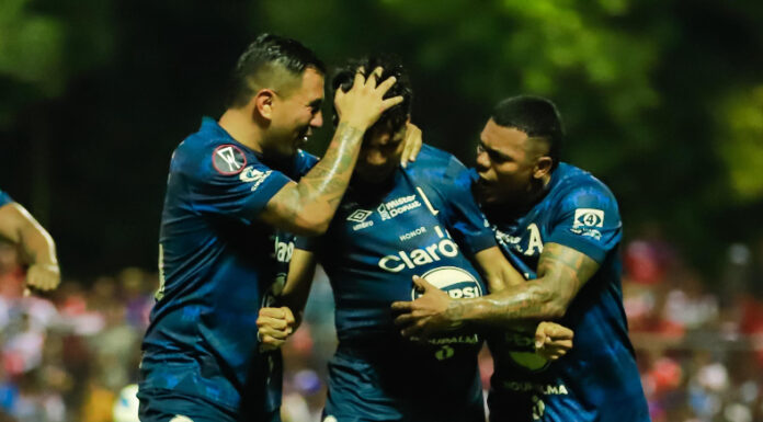 El vigente campeón, Alianza goleó de visitante a Luis Ángel Firpo y se convirtió en el único líder del Torneo Apertura 2025.